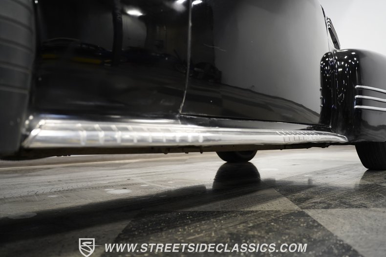 Cadillac-Series-62-1941-Black-Burgundy-52