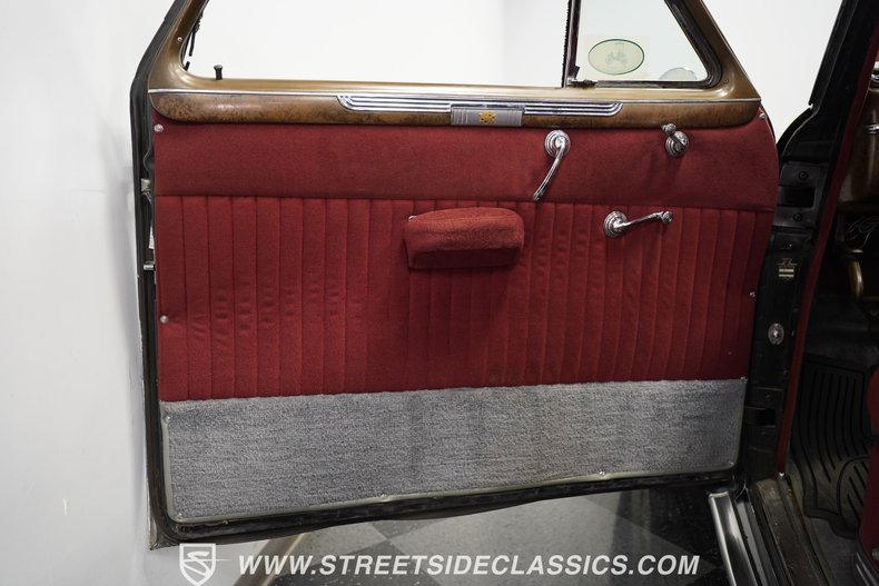 Cadillac-Series-62-1941-Black-Burgundy-56