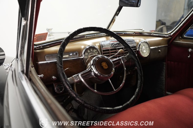 Cadillac-Series-62-1941-Black-Burgundy-57