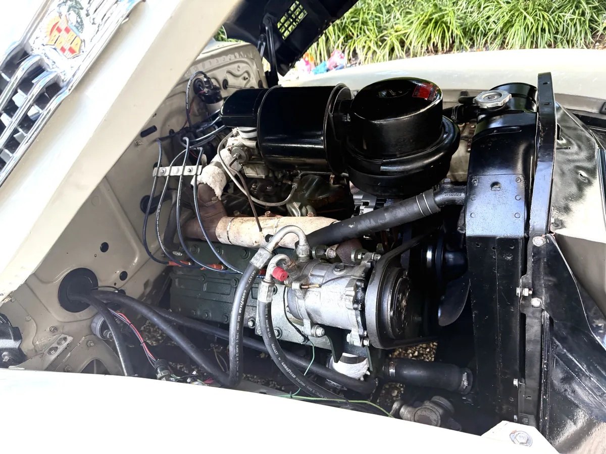 Cadillac-Series-62-1941-Tan-Dark-Gray-11