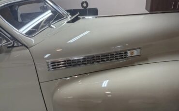 Cadillac-Series-62-1941-Tan-Dark-Gray-18