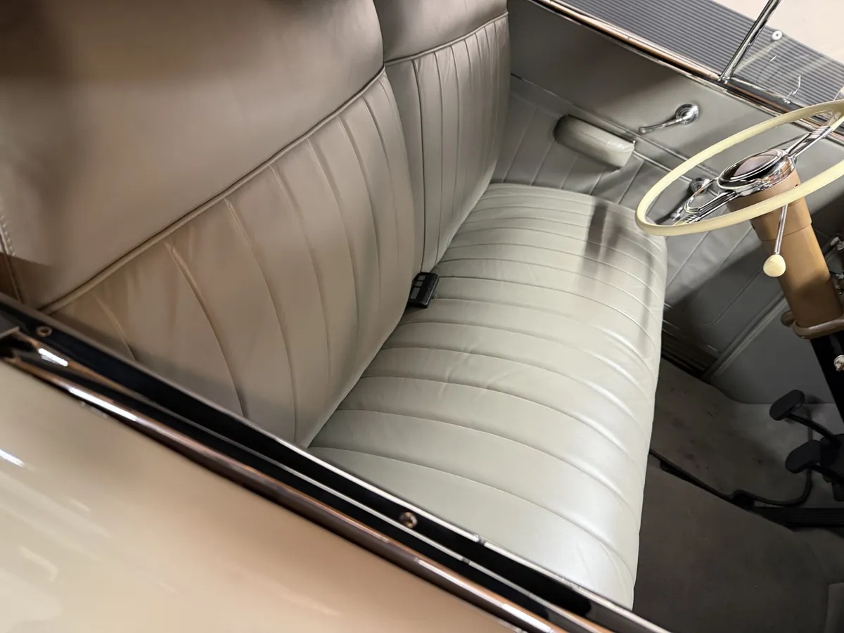 Cadillac-Series-62-1941-Tan-Dark-Gray-2