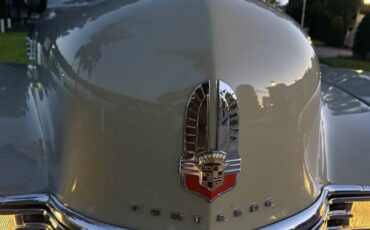 Cadillac-Series-62-1941-Tan-Dark-Gray-4