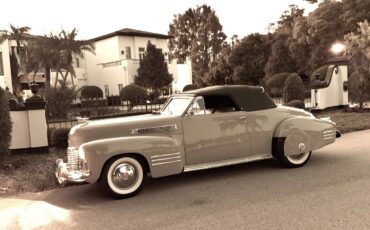 Cadillac-Series-62-1941-Tan-Dark-Gray-6