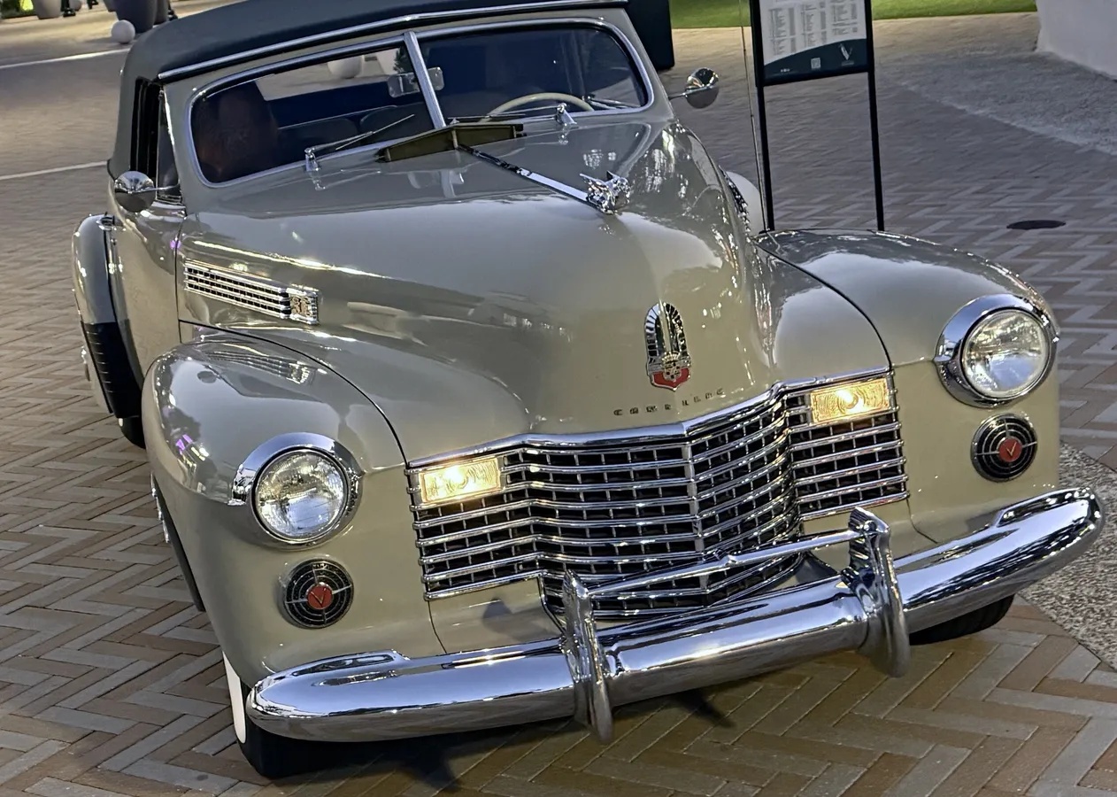 Cadillac-Series-62-1941-Tan-Dark-Gray-8