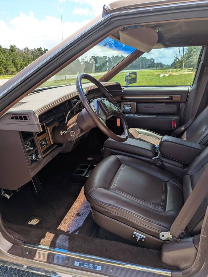 Cadillac-seville-elegante-1984-brown-13