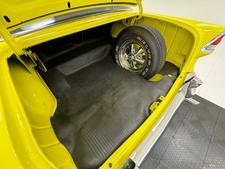 Chevrolet-210-1955-Yellow-Black-27