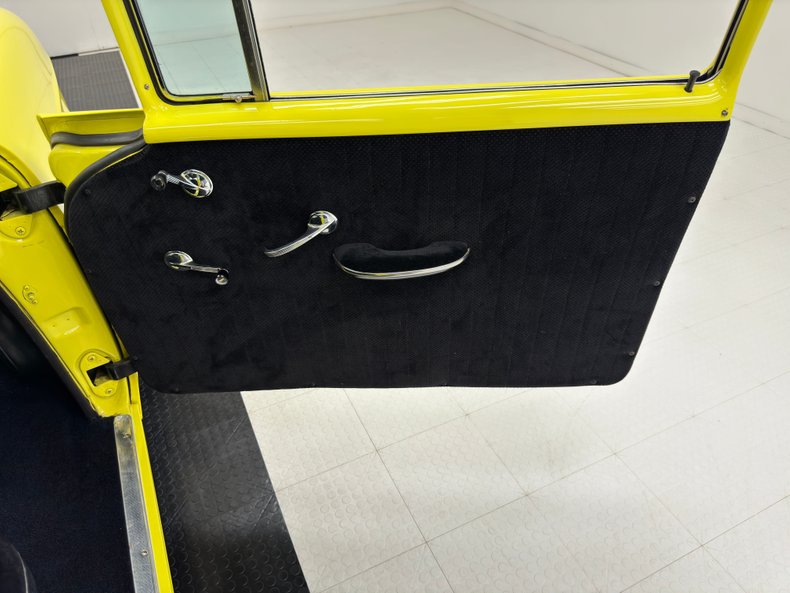 Chevrolet-210-1955-Yellow-Black-30