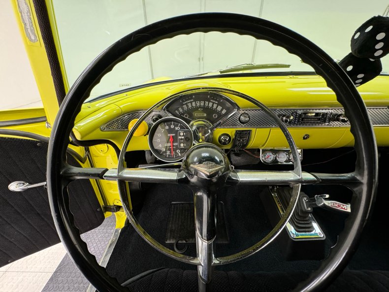 Chevrolet-210-1955-Yellow-Black-37