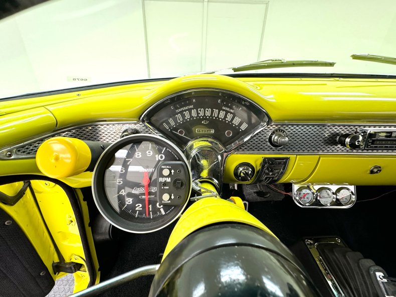 Chevrolet-210-1955-Yellow-Black-38