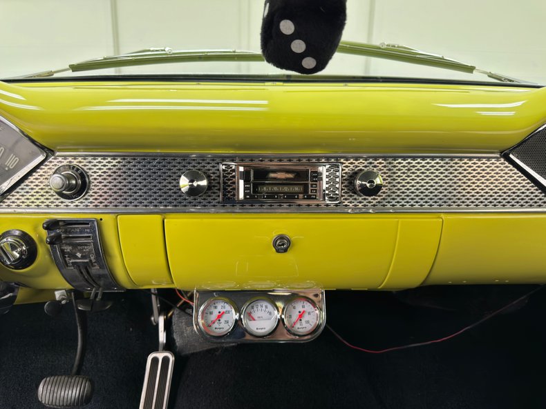 Chevrolet-210-1955-Yellow-Black-40