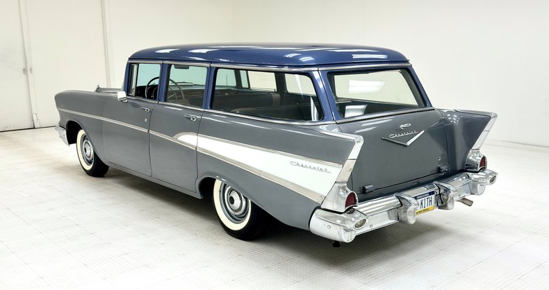 Chevrolet-210-1957-Charcoal-Gray-Gray-2