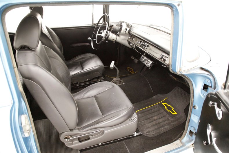 Chevrolet-210-1957-Light-Blue-Black-38