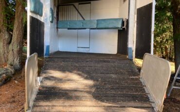 Chevrolet-3510-truck-1989-white-2