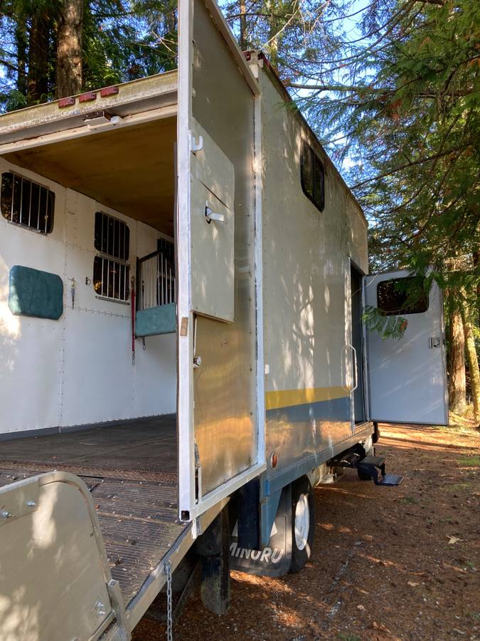 Chevrolet-3510-truck-1989-white-4