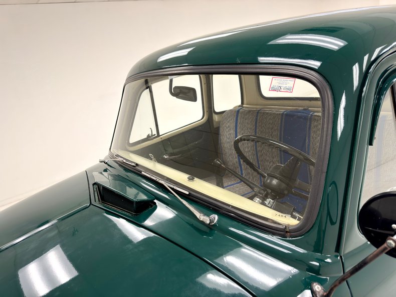 Chevrolet-3600-1954-Bermuda-Green-Saddle-14