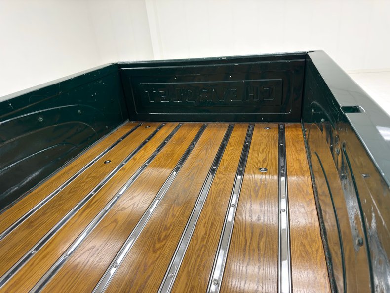 Chevrolet-3600-1954-Bermuda-Green-Saddle-19