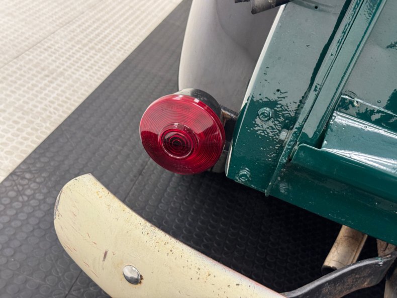 Chevrolet-3600-1954-Bermuda-Green-Saddle-20