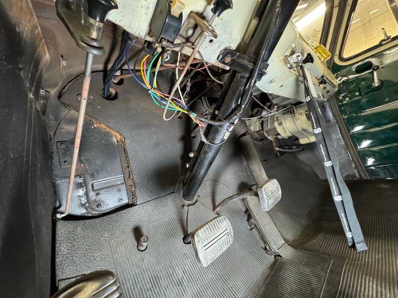 Chevrolet-3600-1954-Bermuda-Green-Saddle-3