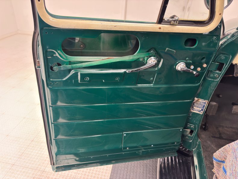 Chevrolet-3600-1954-Bermuda-Green-Saddle-30