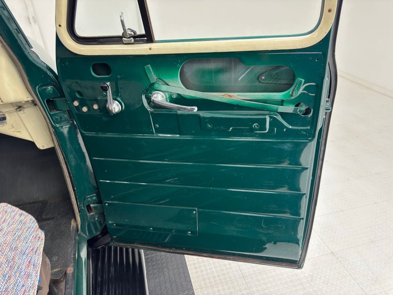 Chevrolet-3600-1954-Bermuda-Green-Saddle-31