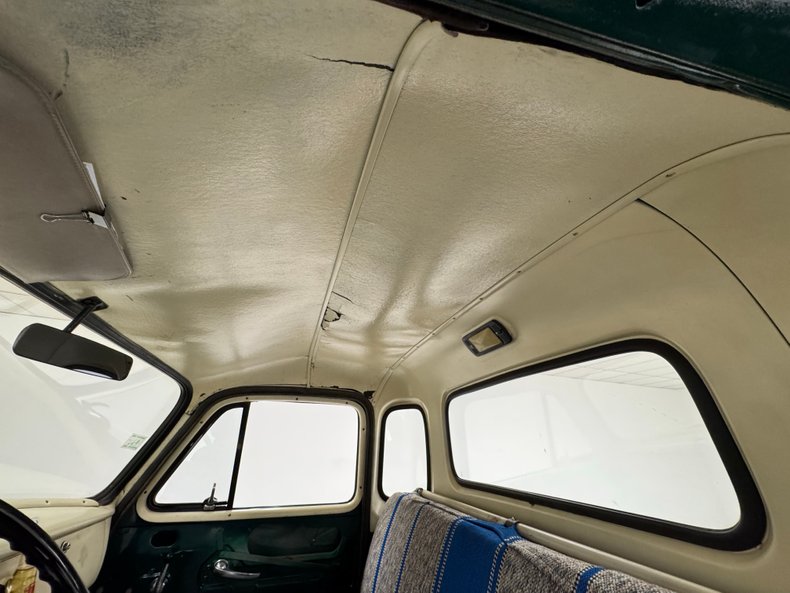 Chevrolet-3600-1954-Bermuda-Green-Saddle-9