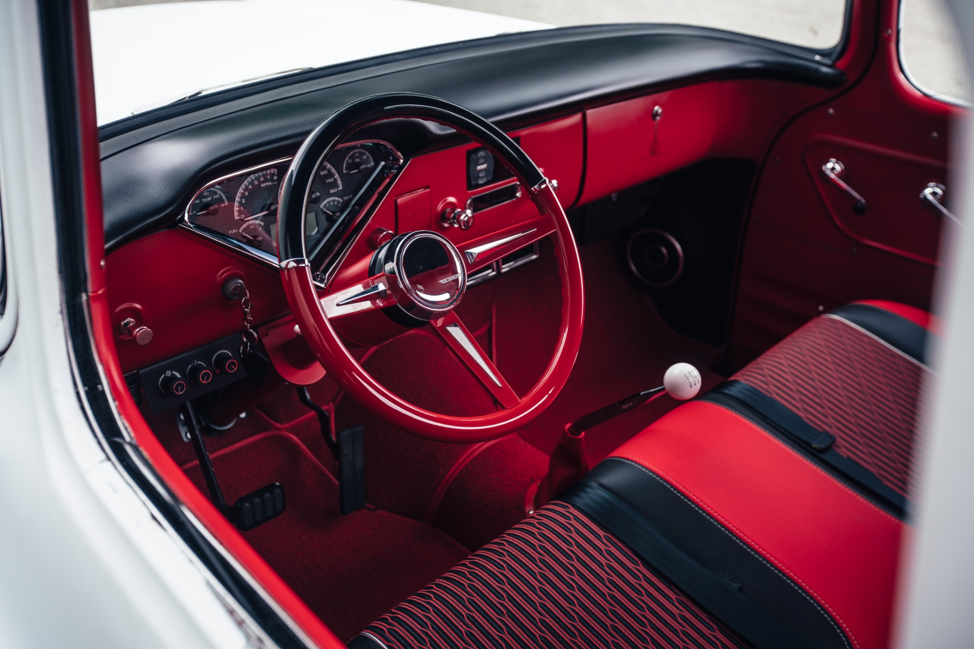 Chevrolet-Apache-1959-White-Red-23