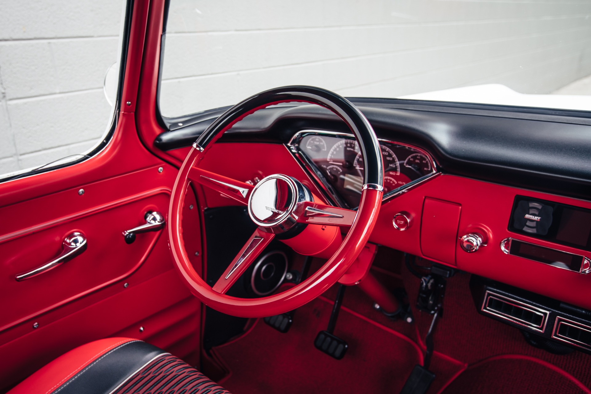 Chevrolet-Apache-1959-White-Red-24