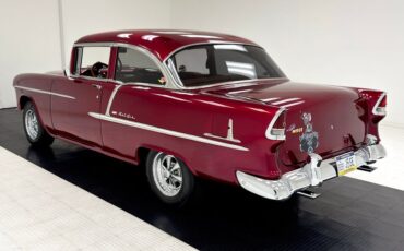 Chevrolet-Bel-air-1955-Candy-Apple-Red-Saddle-1