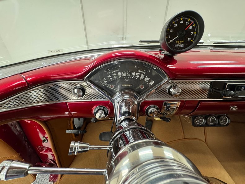 Chevrolet-Bel-air-1955-Candy-Apple-Red-Saddle-46