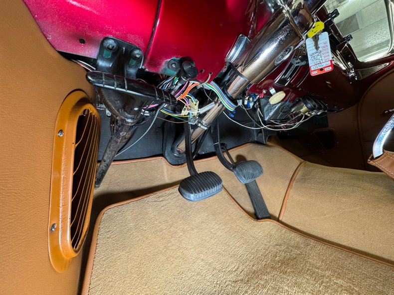 Chevrolet-Bel-air-1955-Candy-Apple-Red-Saddle-5