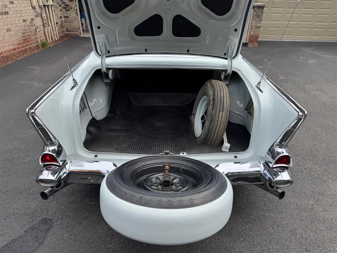 Chevrolet-Bel-air-1957-White-Grey-18