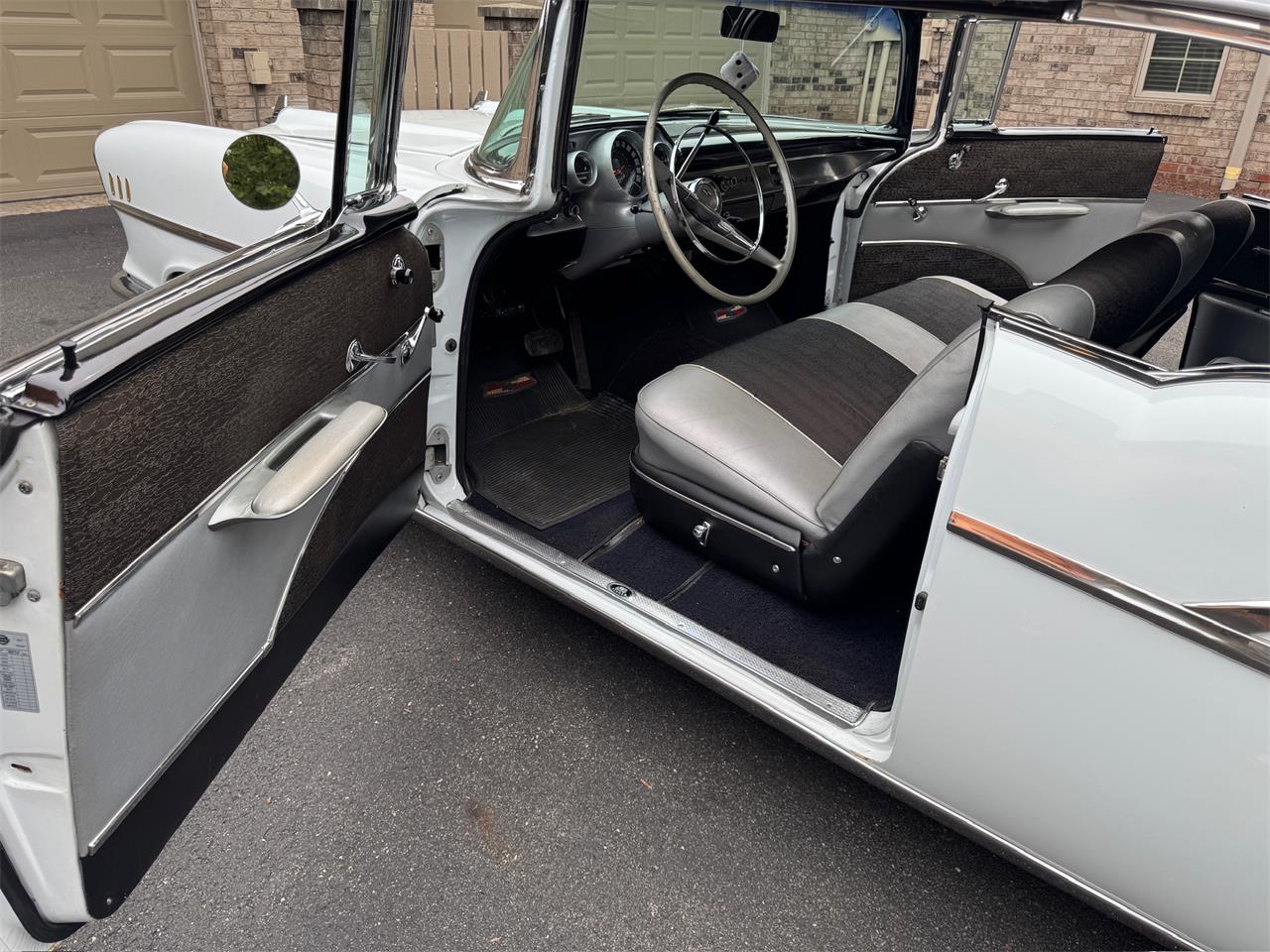 Chevrolet-Bel-air-1957-White-Grey-38
