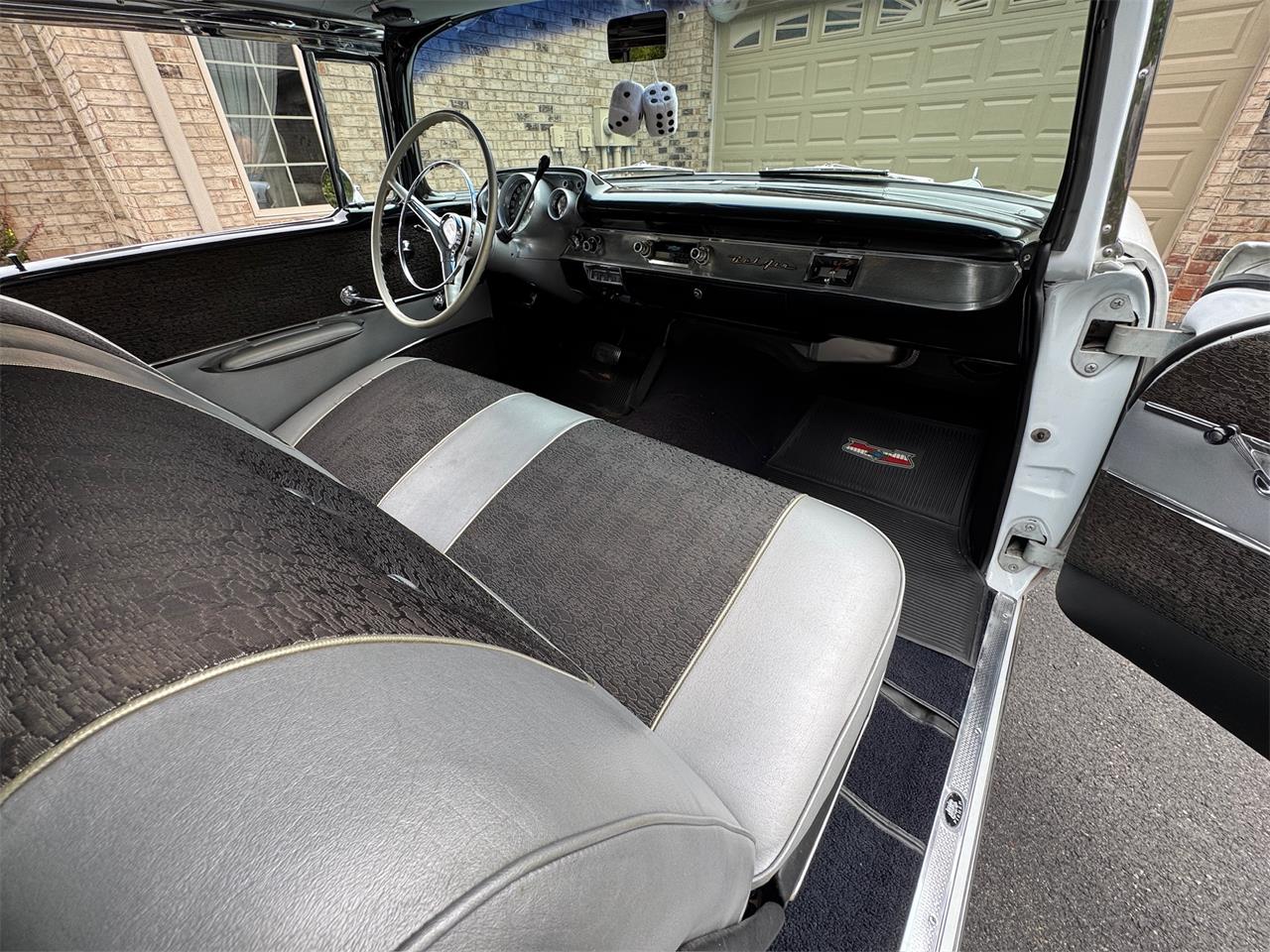 Chevrolet-Bel-air-1957-White-Grey-45