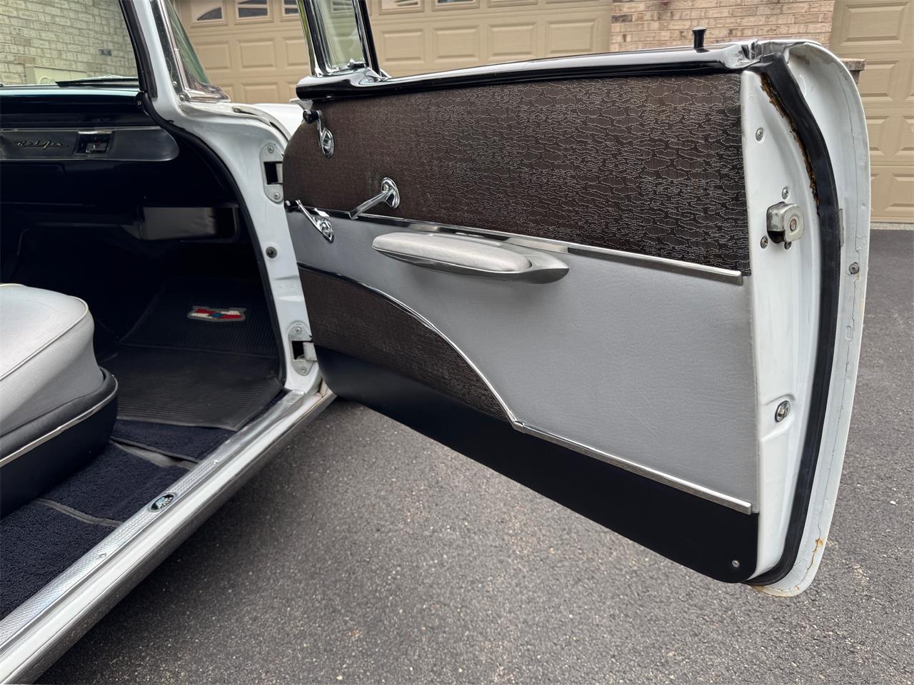 Chevrolet-Bel-air-1957-White-Grey-49