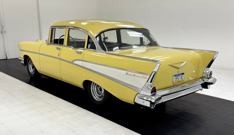 Chevrolet-Bel-air-1957-Yellow-Black-1