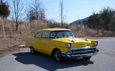 Chevrolet-Bel-air-1957-Yellow-Black-13