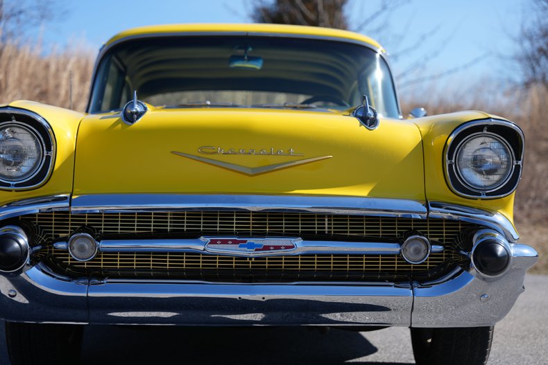Chevrolet-Bel-air-1957-Yellow-Black-17