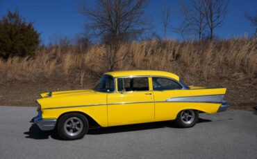 Chevrolet-Bel-air-1957-Yellow-Black-2