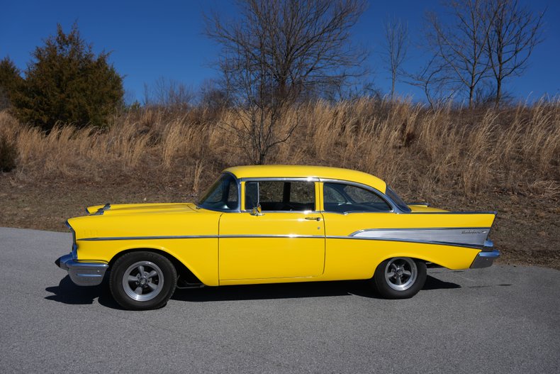 Chevrolet-Bel-air-1957-Yellow-Black-24
