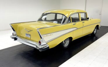 Chevrolet-Bel-air-1957-Yellow-Black-3