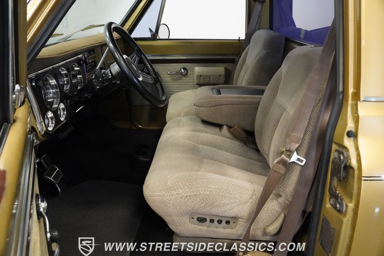 Chevrolet-C10-1970-Medium-Gold-Metallic-Gray-2