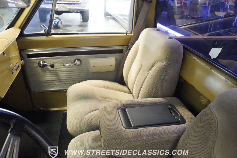 Chevrolet-C10-1970-Medium-Gold-Metallic-Gray-39