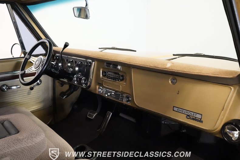 Chevrolet-C10-1970-Medium-Gold-Metallic-Gray-42