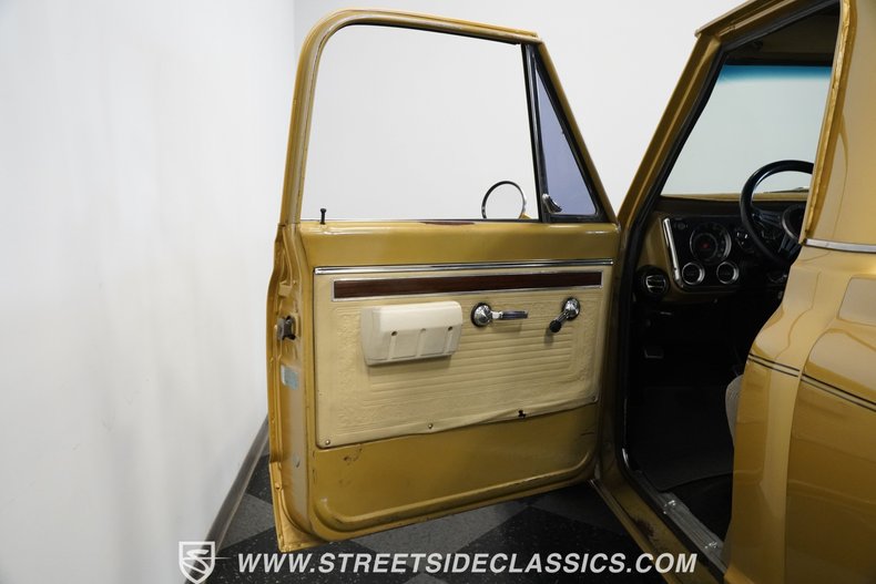 Chevrolet-C10-1970-Medium-Gold-Metallic-Gray-45