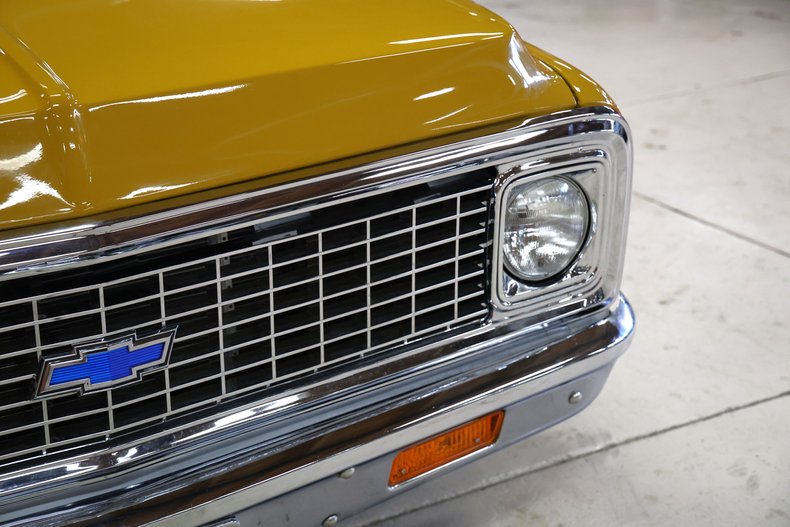 Chevrolet-C10-1972-Gold-Black-ampamp-Yellow-H-1