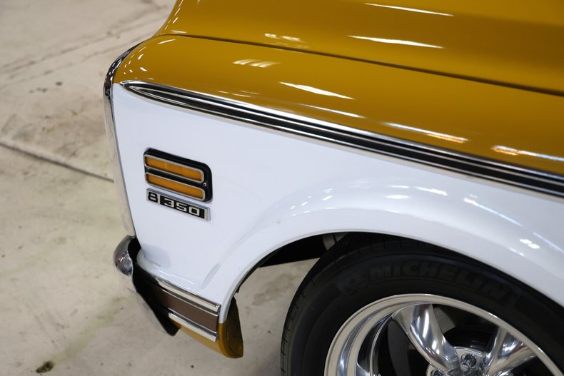 Chevrolet-C10-1972-Gold-Black-ampamp-Yellow-H-18