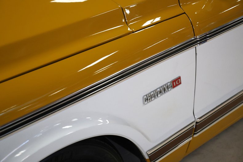 Chevrolet-C10-1972-Gold-Black-ampamp-Yellow-H-19