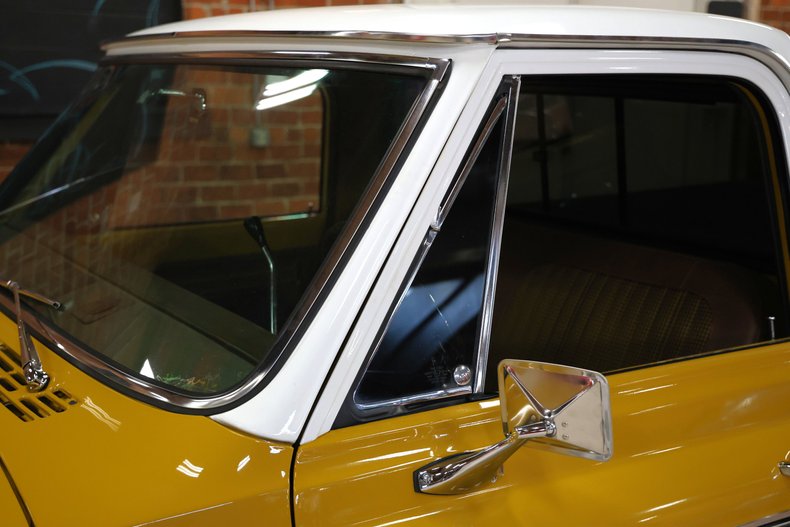 Chevrolet-C10-1972-Gold-Black-ampamp-Yellow-H-22