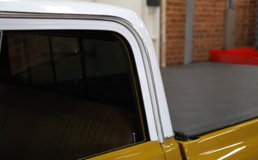 Chevrolet-C10-1972-Gold-Black-ampamp-Yellow-H-23